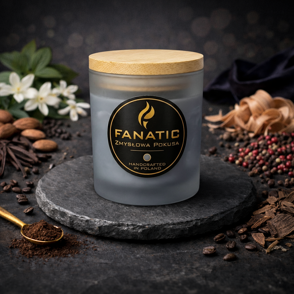 Zmysłowa Pokusa — premium świeca zapachowa Pieprz, Różowy Pieprz, Kwiat Pomarańczy, Kawa, Jaśmin, Migdał, Lukrecja, Wanilia, Paczula, Cedr, Drewno Kaszmirowe